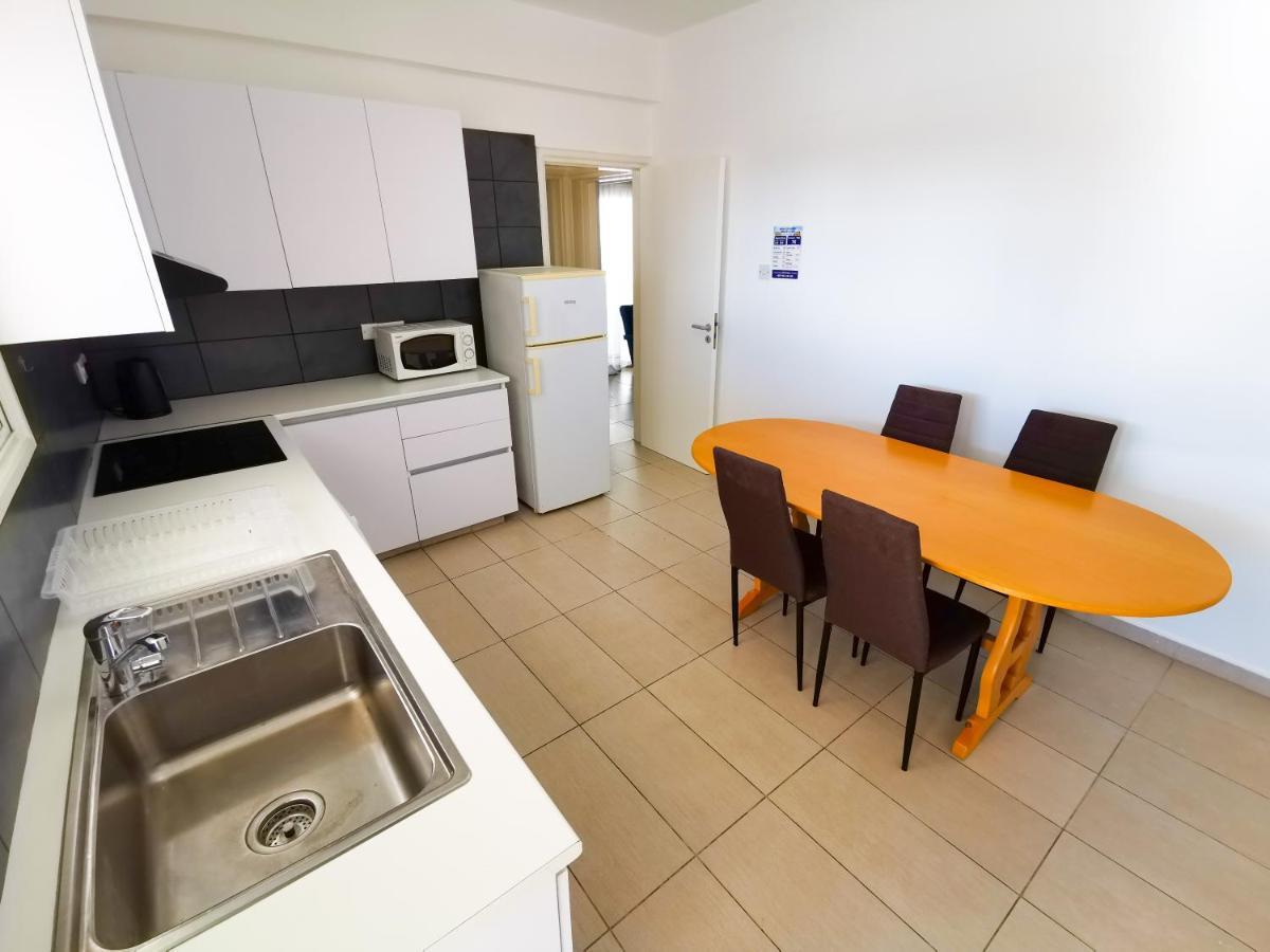 Off Course Seaview Apartment Larnaka Exterior foto